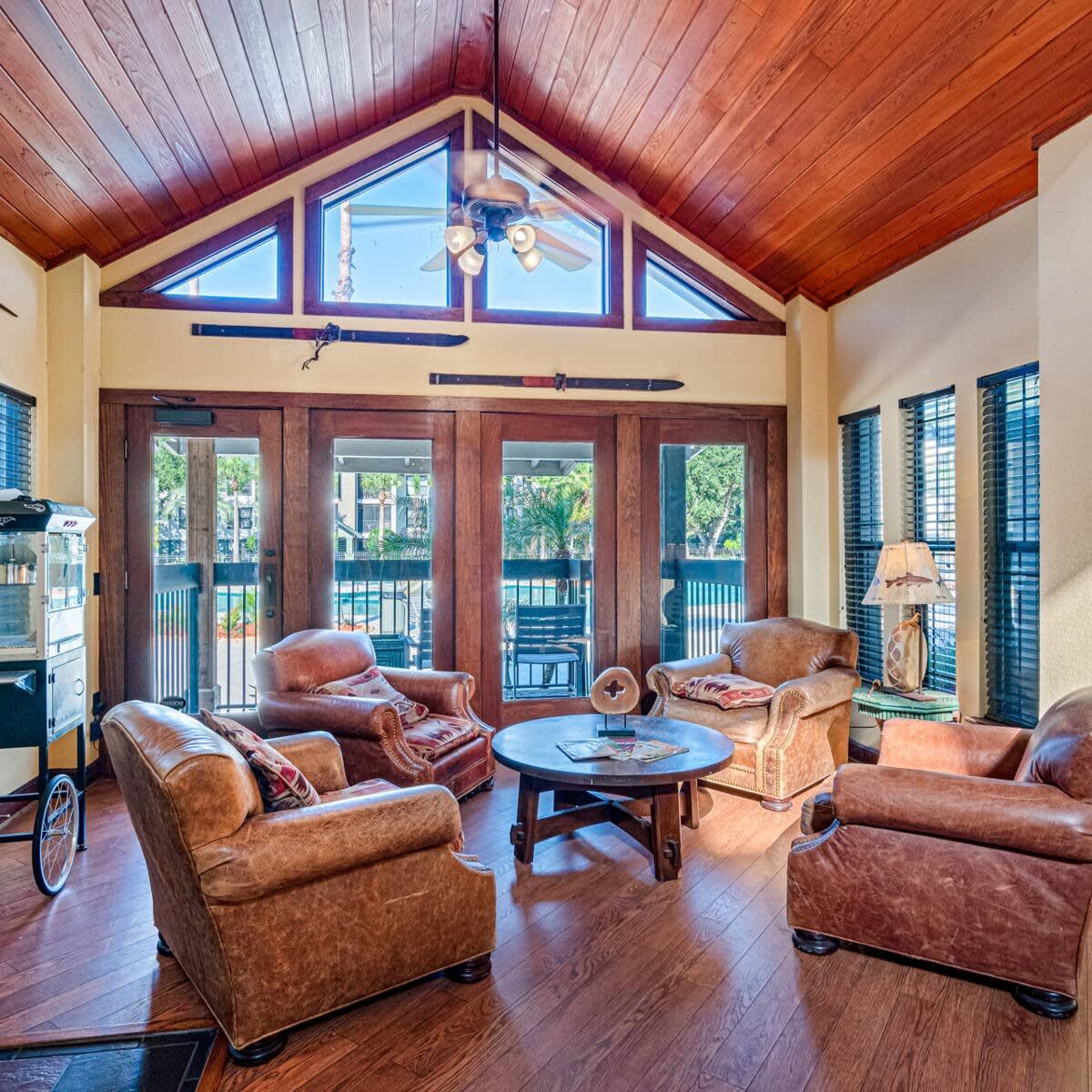 Spacious 1st‑floor unit w/pool & gym