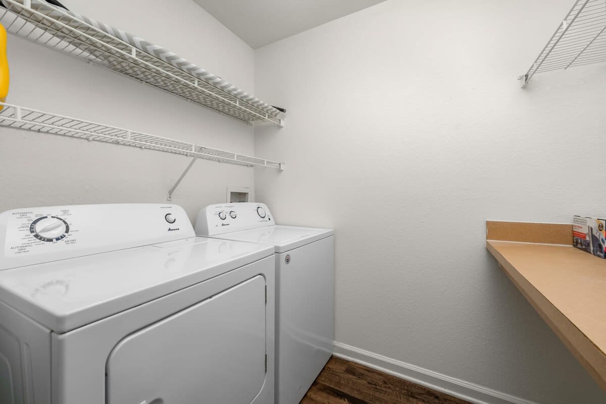 Spacious 1st‑floor unit w/pool & gym