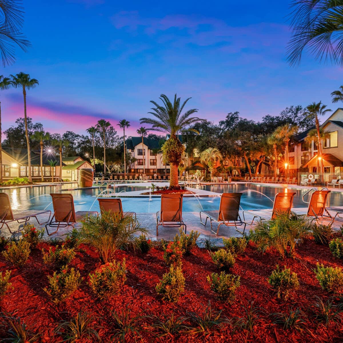 Spacious 1st‑floor unit w/pool & gym