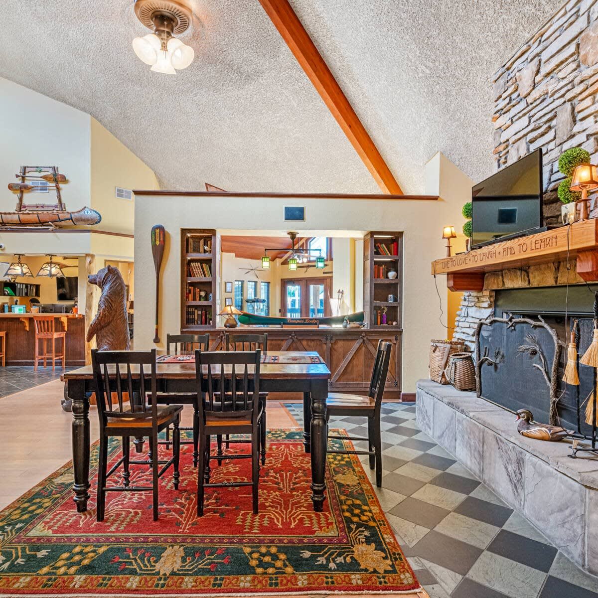 Spacious 1st‑floor unit w/pool & gym