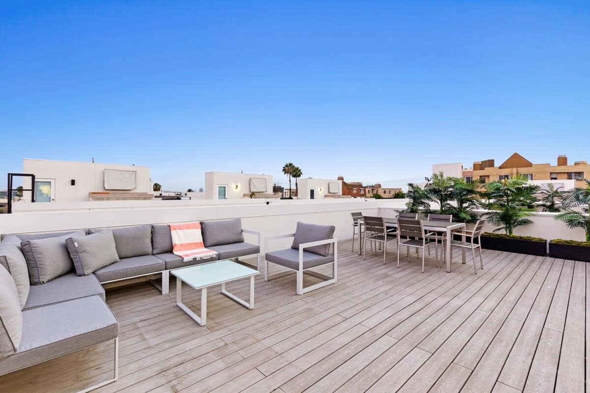 Hollywoodland #1 Townhouse by Stay Awhile Villas — Los Angeles, CA — vacation rental