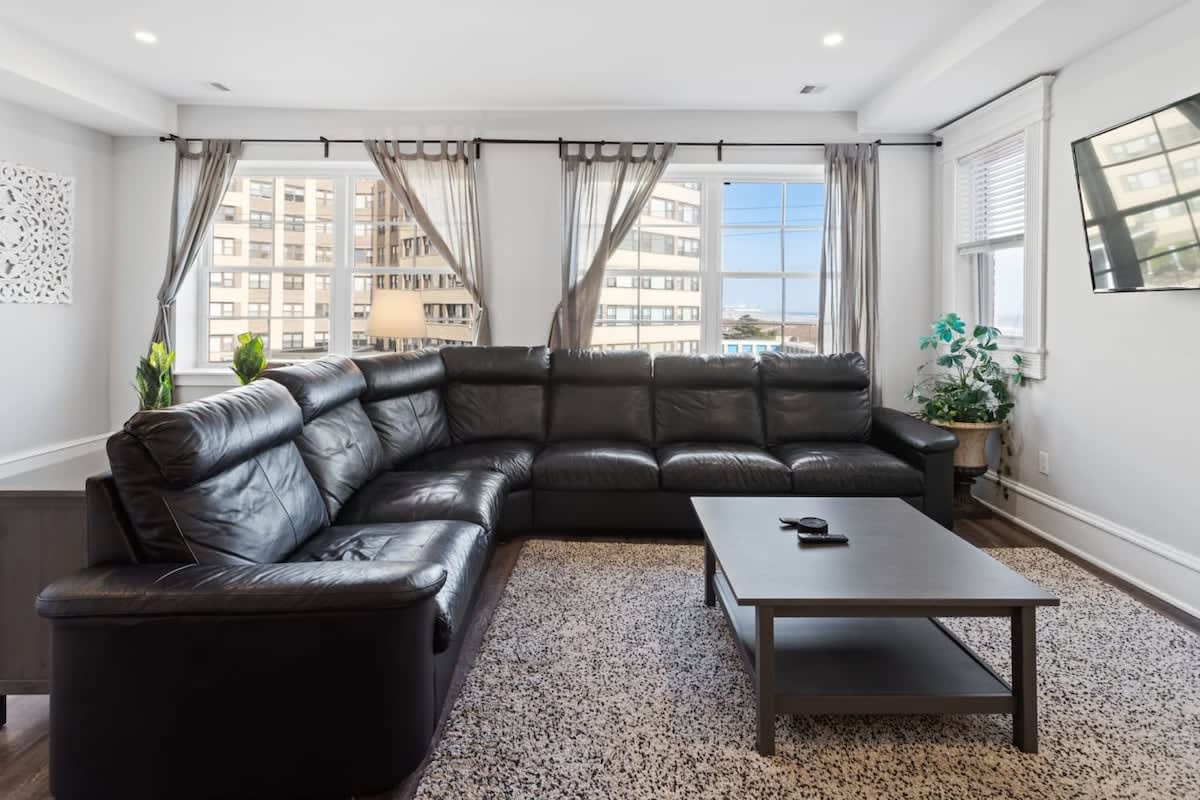 Beach Block Modern Penthouse 4BR/2BR Ocean Views