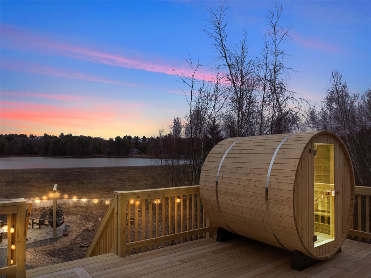 Lake Lux | Lakefront Log Cabin | Hot Tub | Sauna