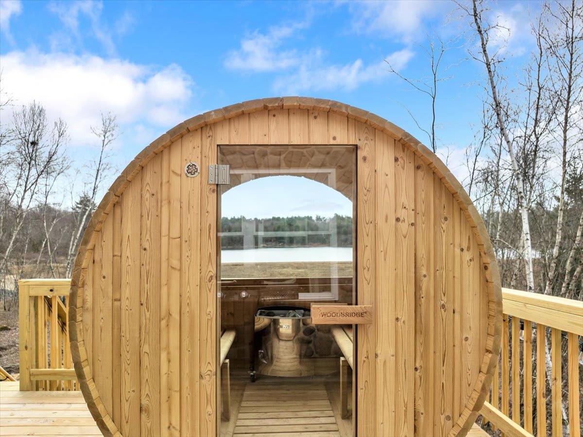Lake Lux | Lakefront Log Cabin | Hot Tub | Sauna