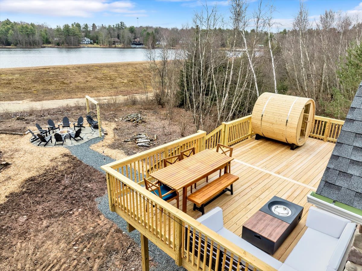 Lake Lux | Lakefront Log Cabin | Hot Tub | Sauna