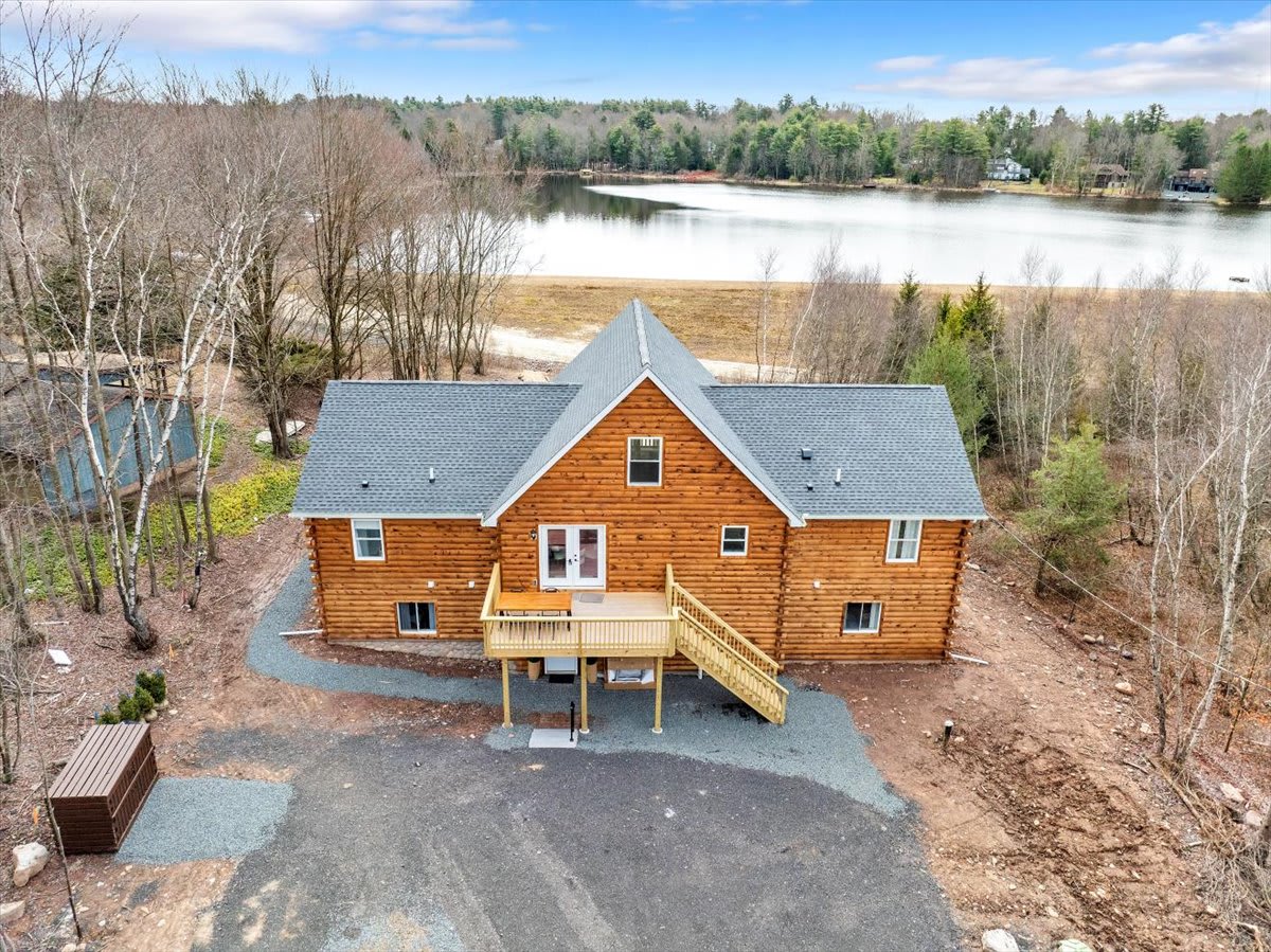Lake Lux | Lakefront Log Cabin | Hot Tub | Sauna