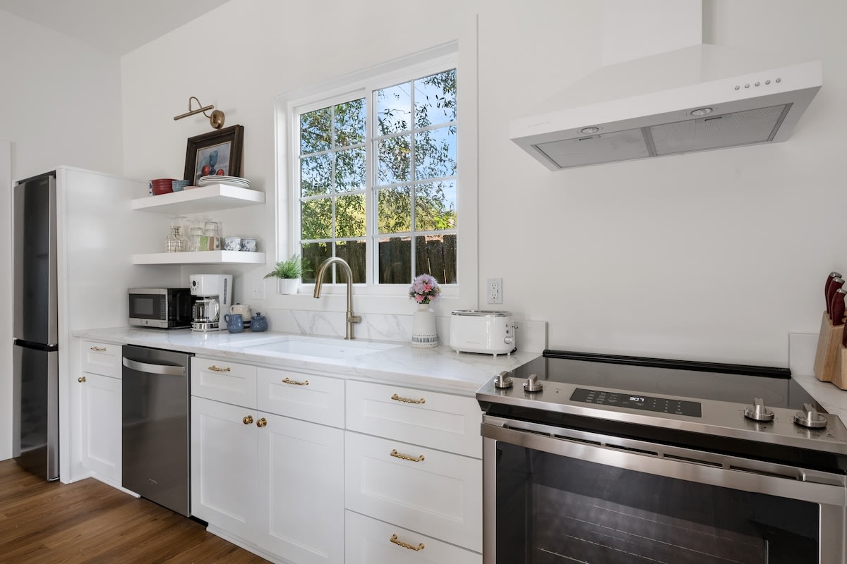 Fully equipped kitchen in the back house 