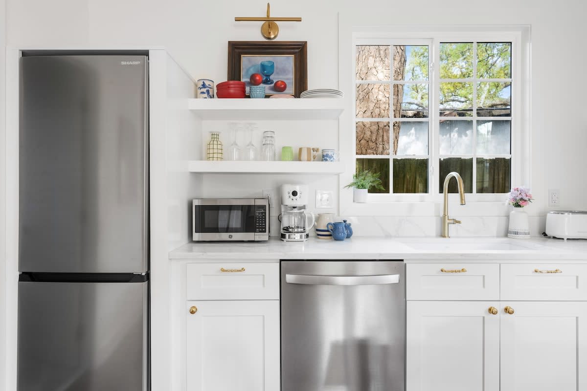 Fully equipped kitchen in the back house 