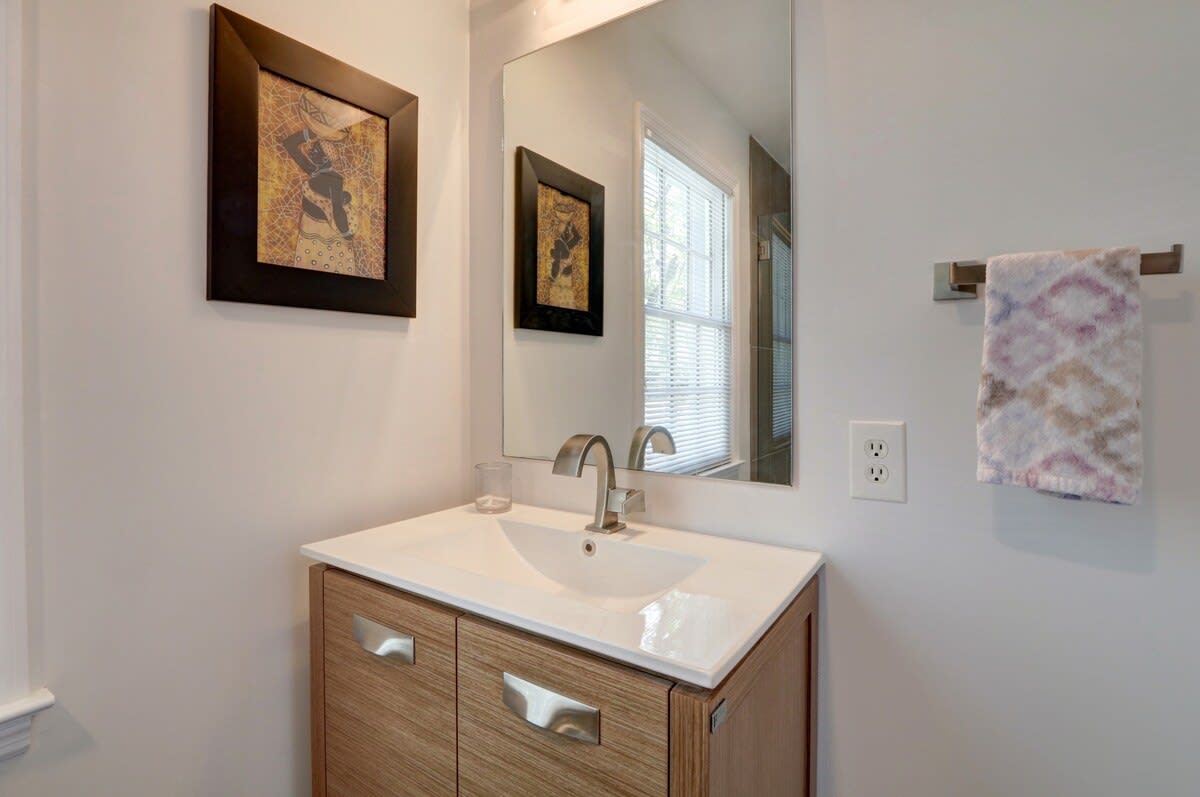 Large vanity mirror to get ready in front of