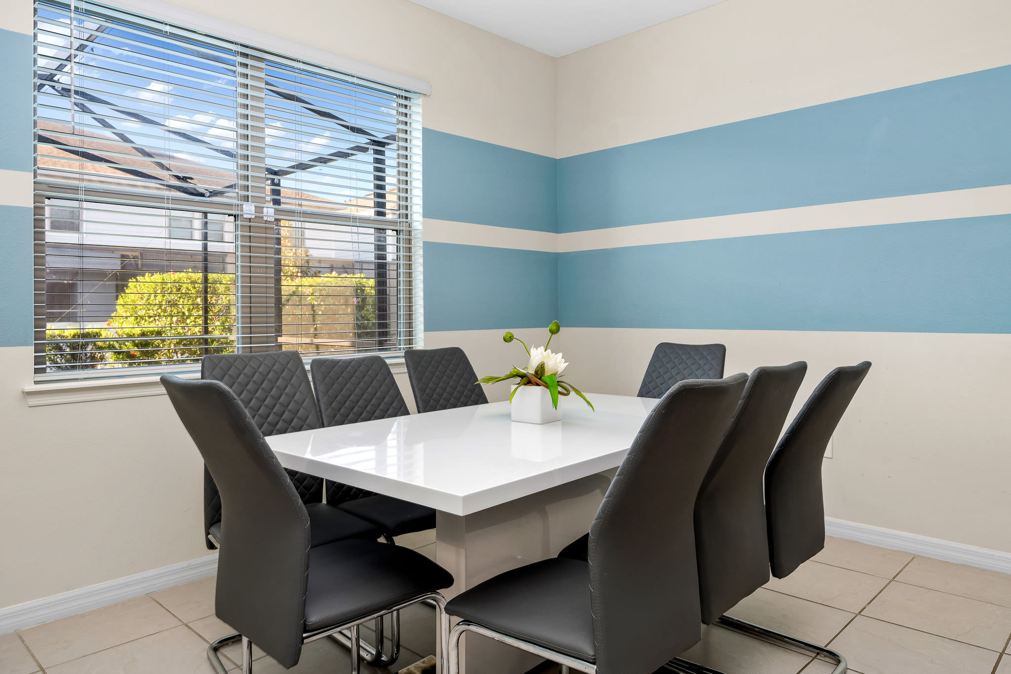 Heated Pool + FREE Waterpark  + Lazy River + Spa