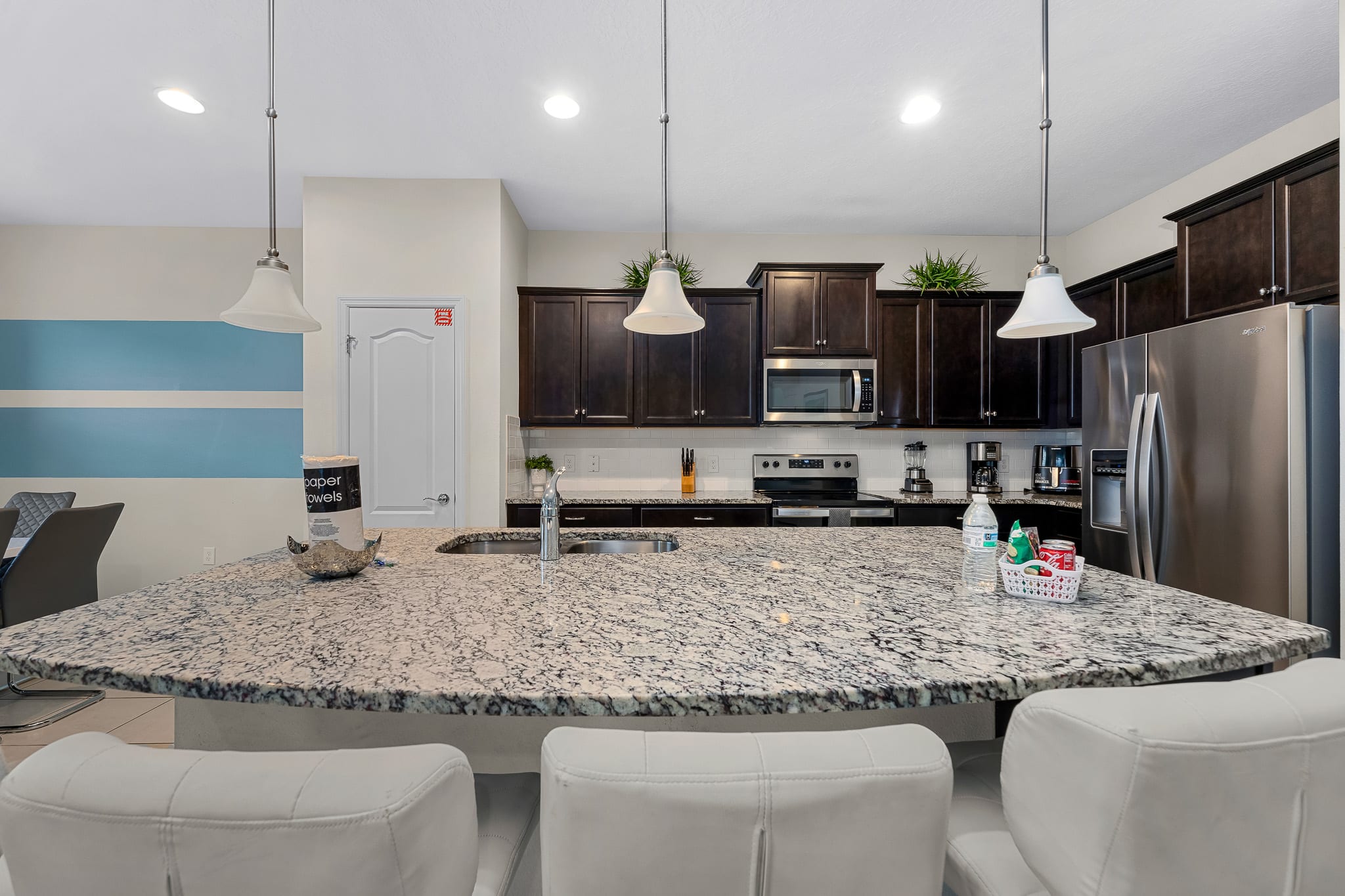 Heated Pool + FREE Waterpark  + Lazy River + Spa