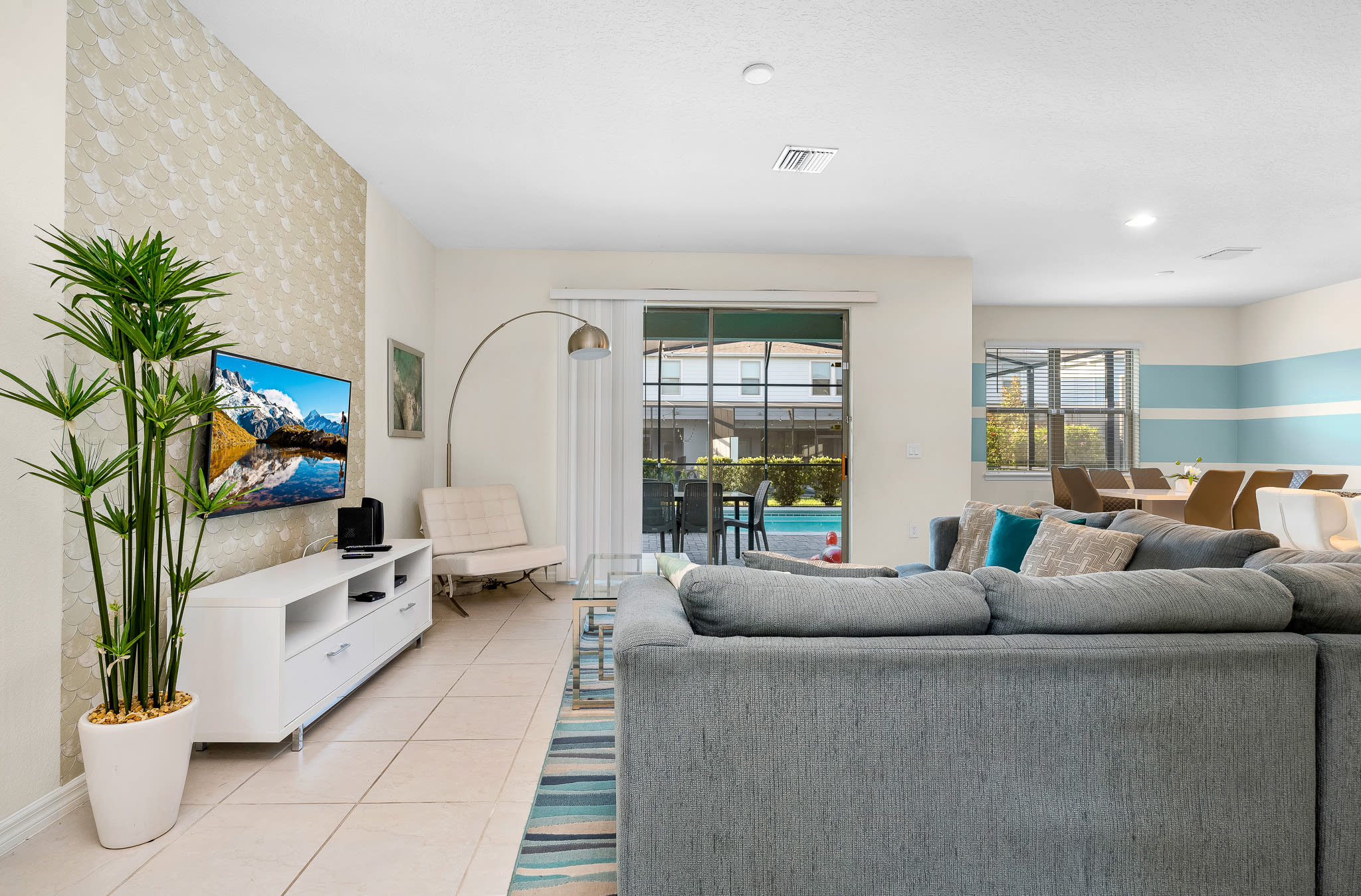 Heated Pool + FREE Waterpark  + Lazy River + Spa