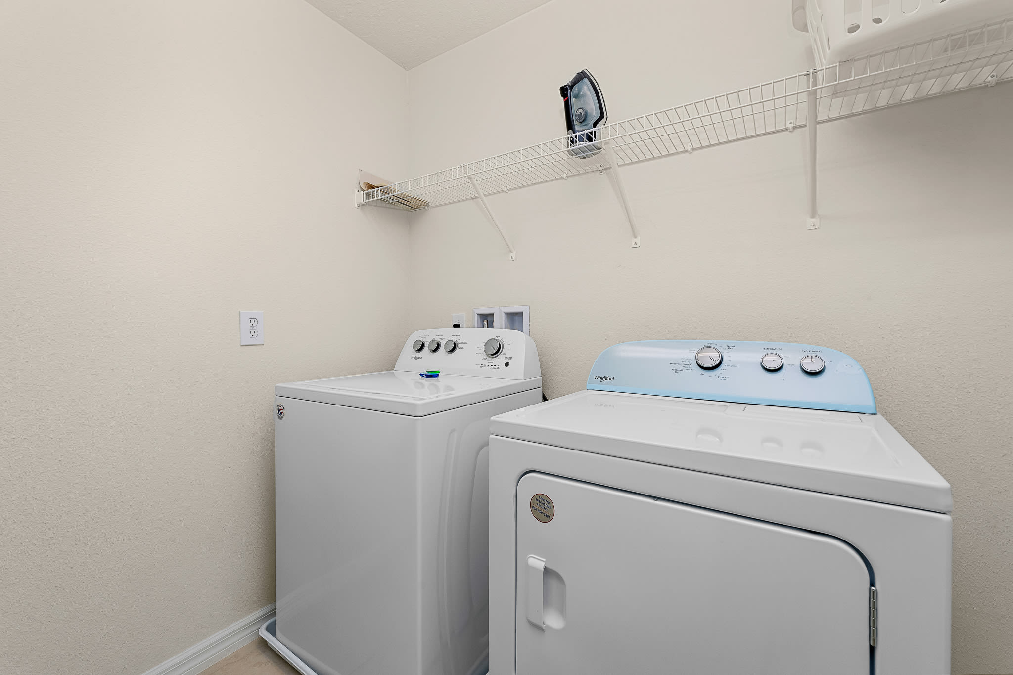 Heated Pool + FREE Waterpark  + Lazy River + Spa