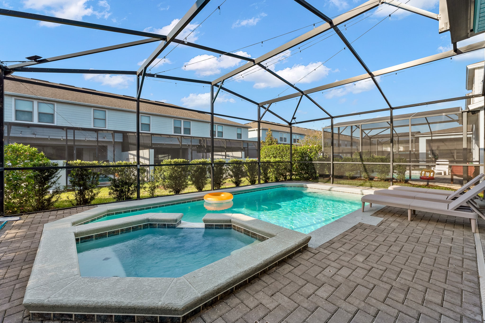 Heated Pool + FREE Waterpark  + Lazy River + Spa