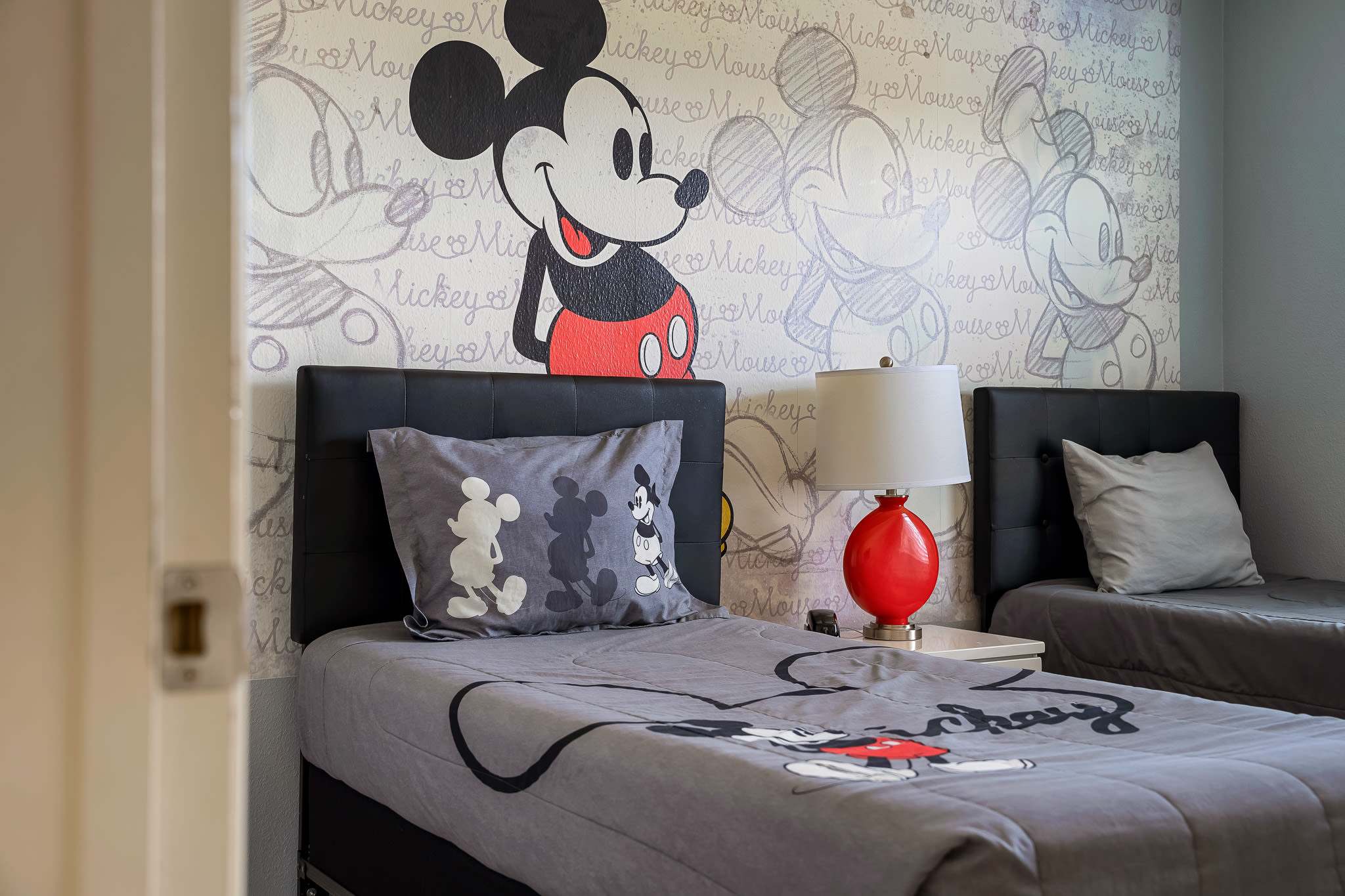 Heated Pool + FREE Waterpark  + Lazy River + Spa