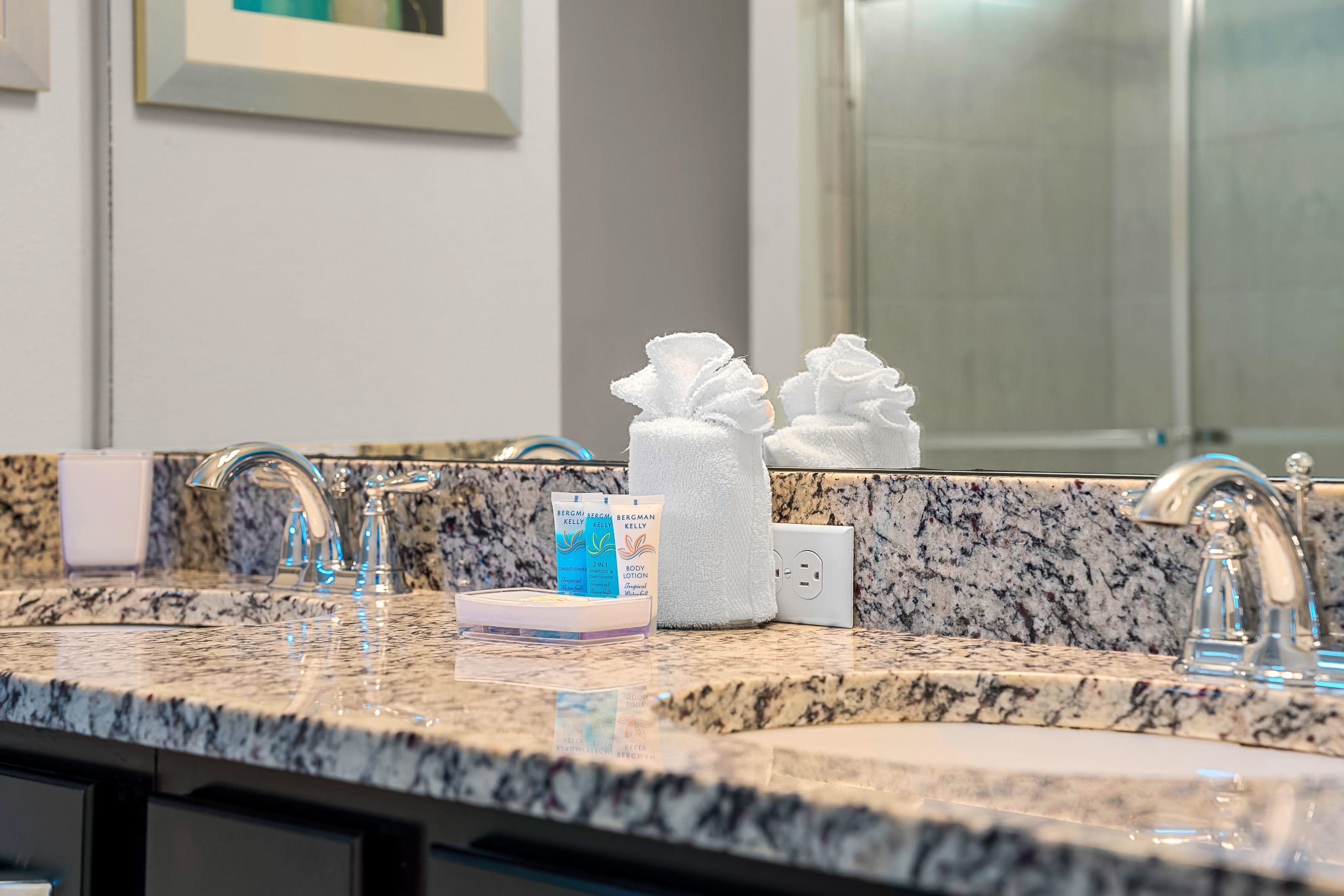 Heated Pool + FREE Waterpark  + Lazy River + Spa