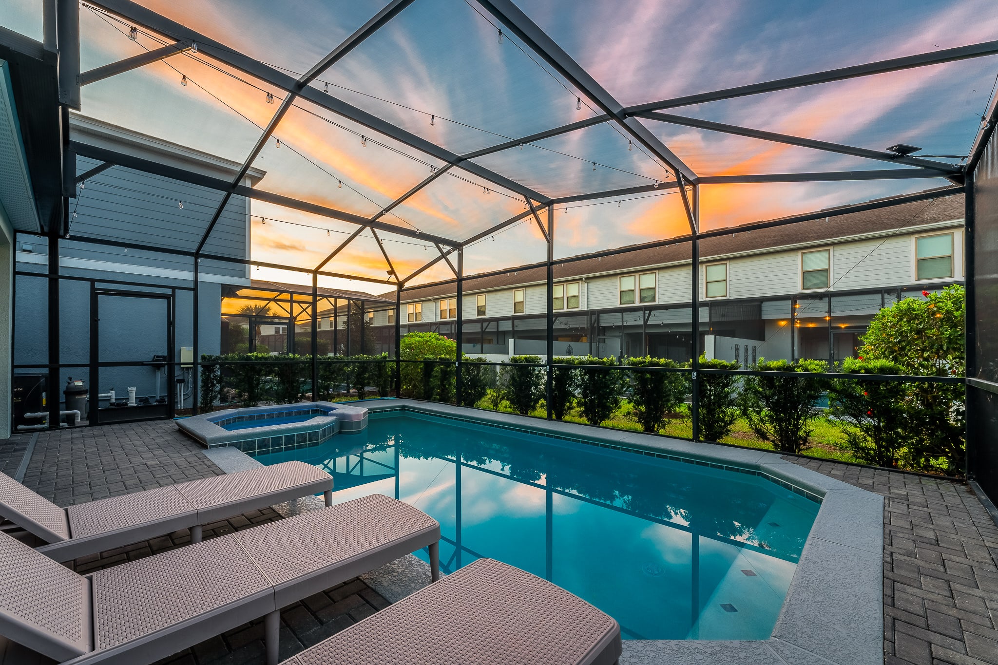 Heated Pool + FREE Waterpark  + Lazy River + Spa