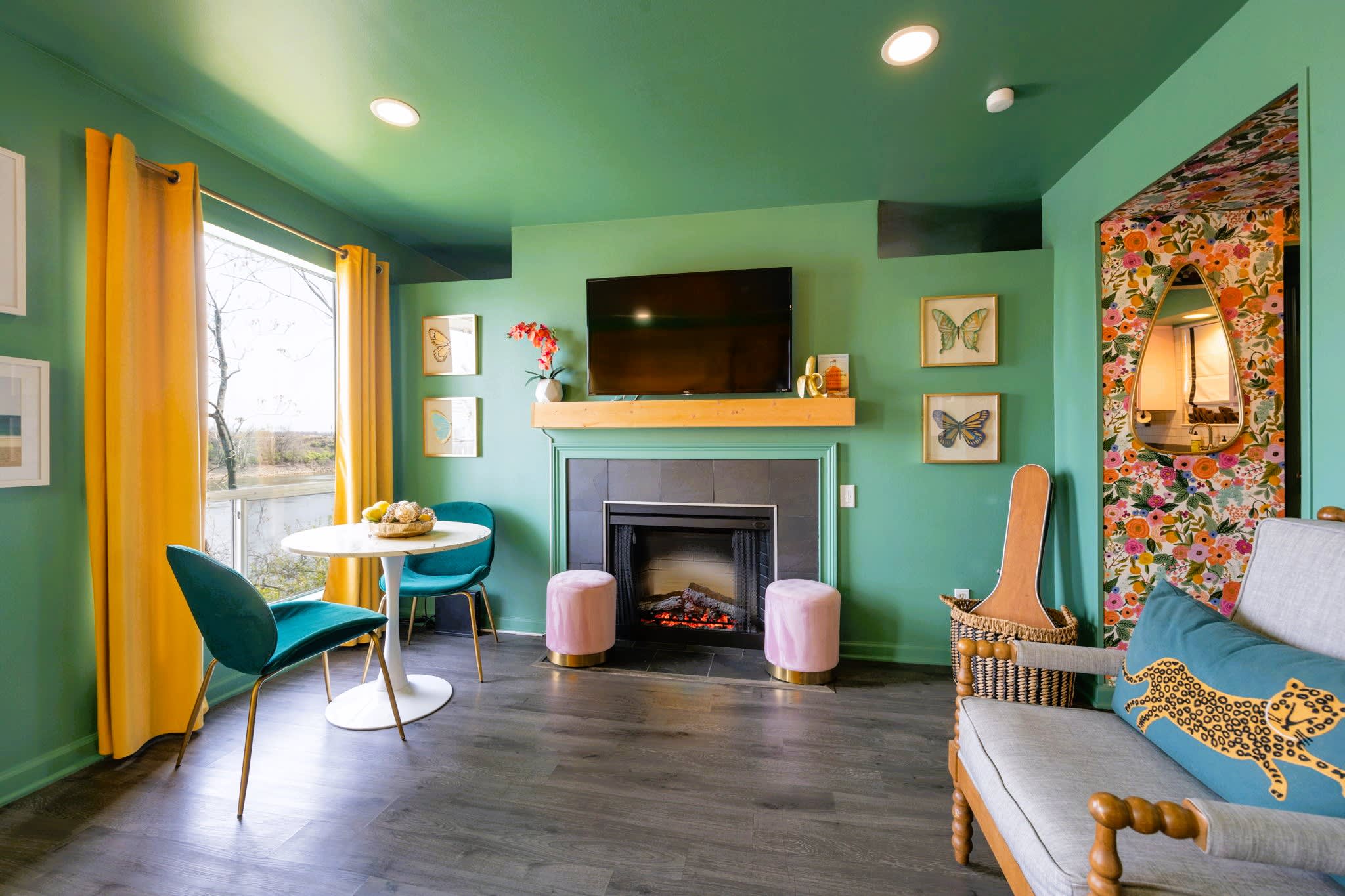 Downtown Riverfront Condo | River + Skyline Views