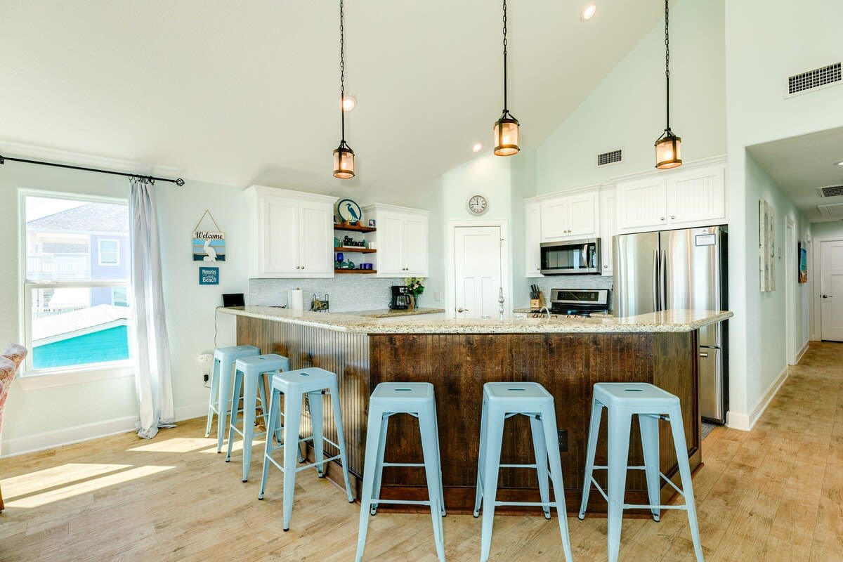 Saltwater Soul Cool Unique Mid Level Hangout Area 7