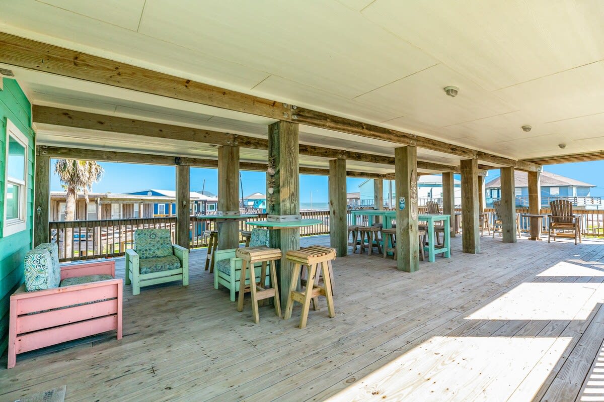 Saltwater Soul Cool Unique Mid Level Hangout Area 2