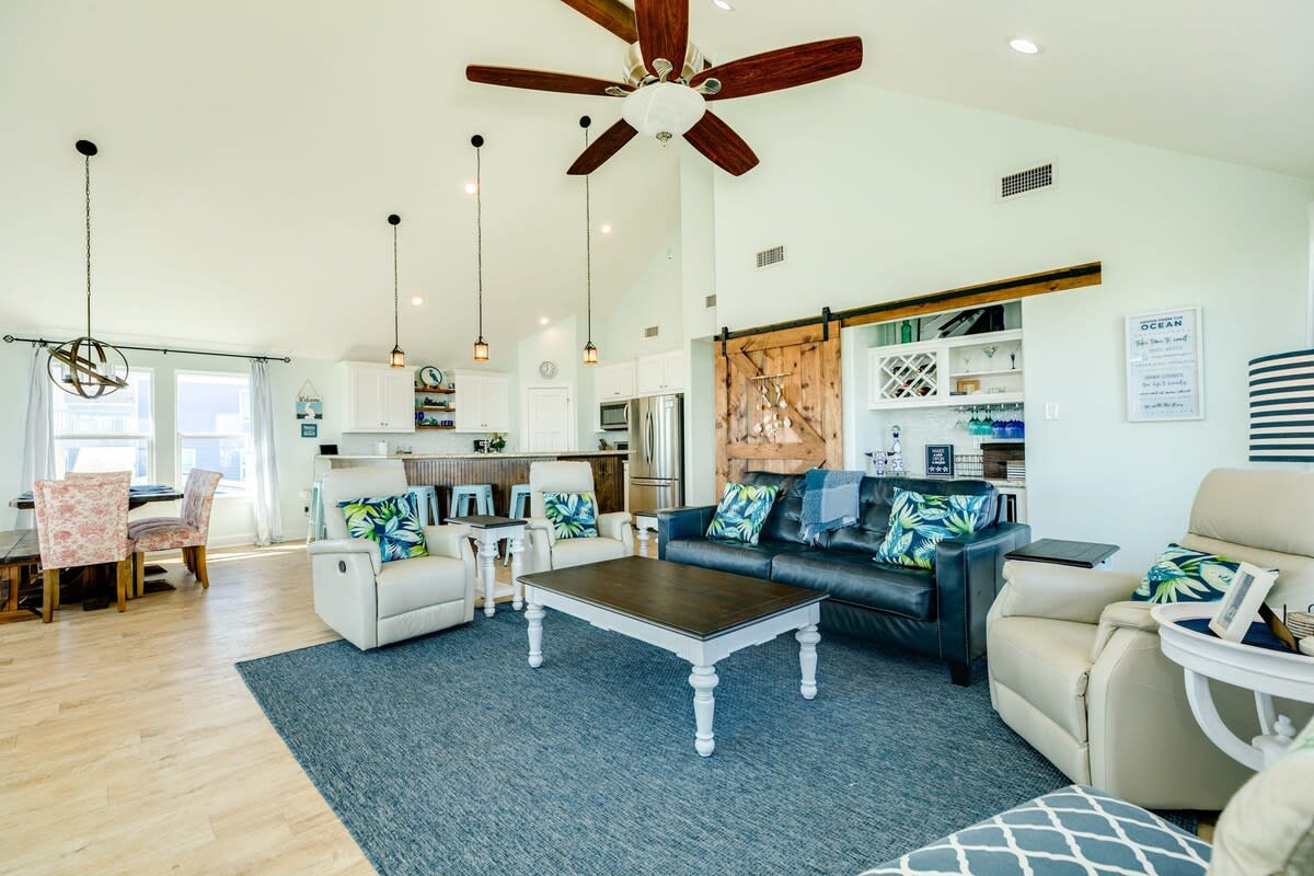 Saltwater Soul Cool Unique Mid Level Hangout Area 4