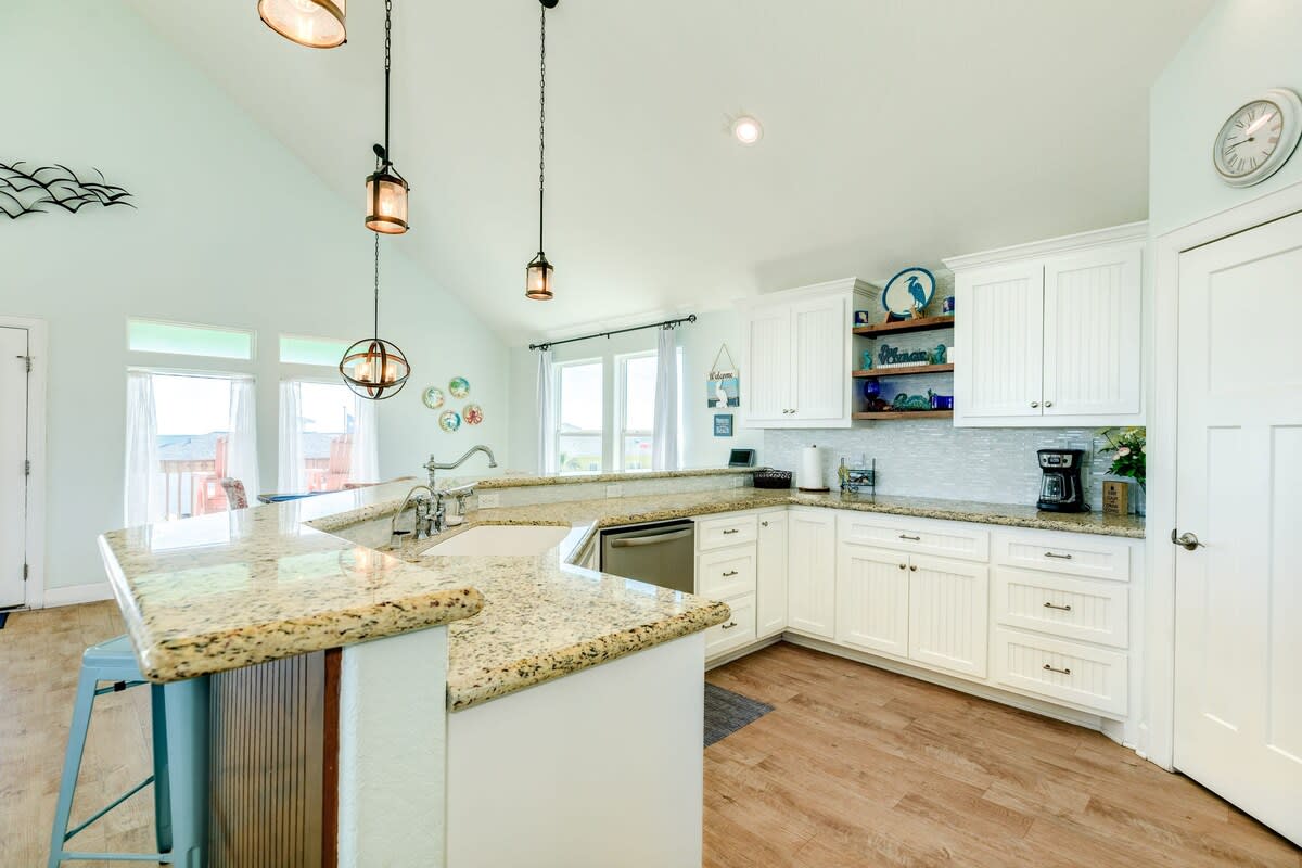 Saltwater Soul Cool Unique Mid Level Hangout Area 8