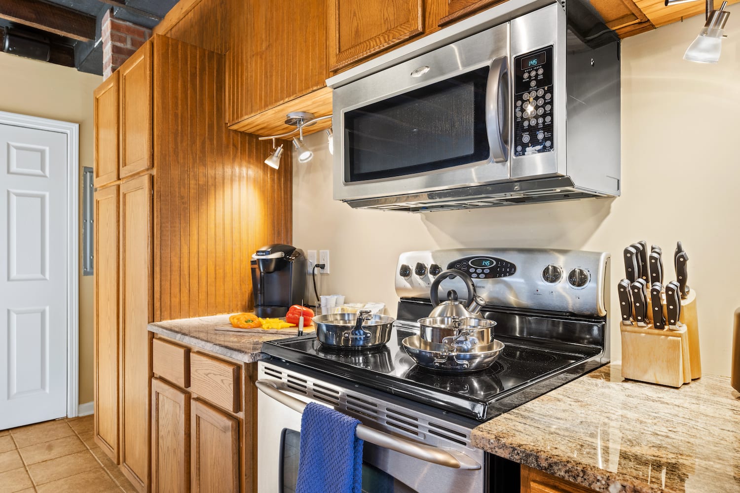 KING Sleep8 4Bed 3BR 2BA Swepson Loft 301 - Photo 16
