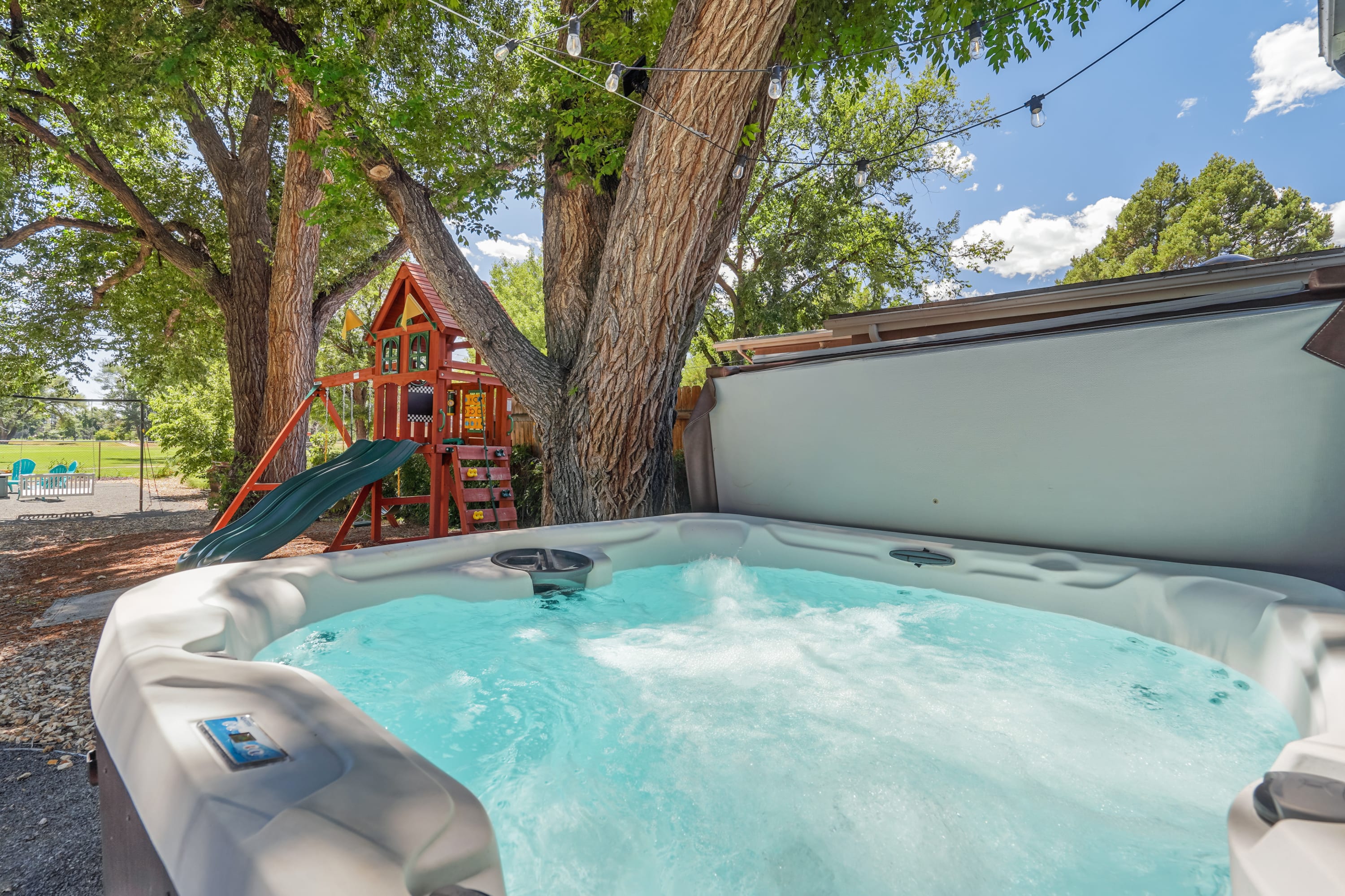 Mulligan Magic! Putting Green & Hot Tub & Fire Pit — Colorado Springs, CO — vacation rental