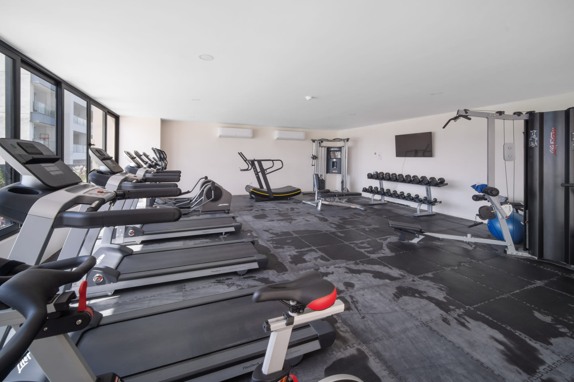Baltia Luxurious One Bedroom Ap 5