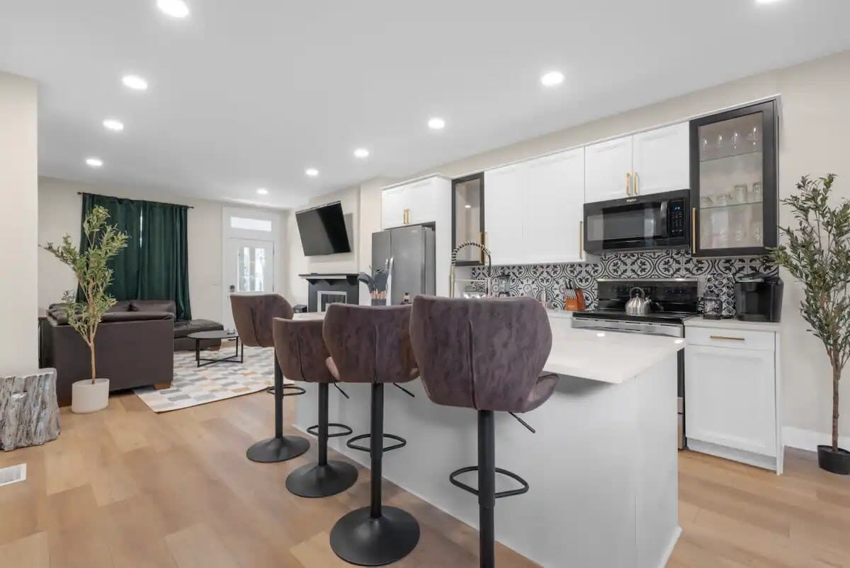 Spacious 5-Bedroom Home with Hot Tub