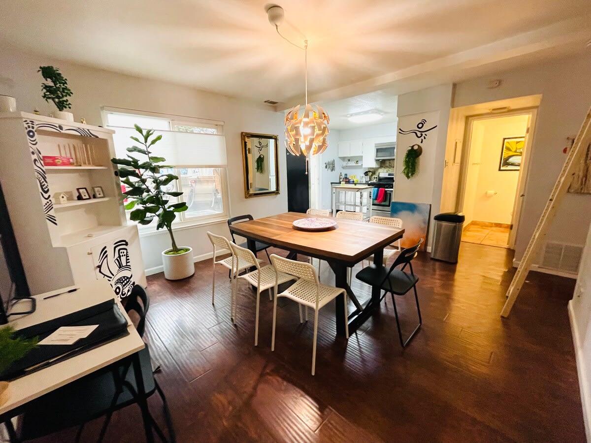 Artists Condo GAME ROOM Patio near UC Med Center