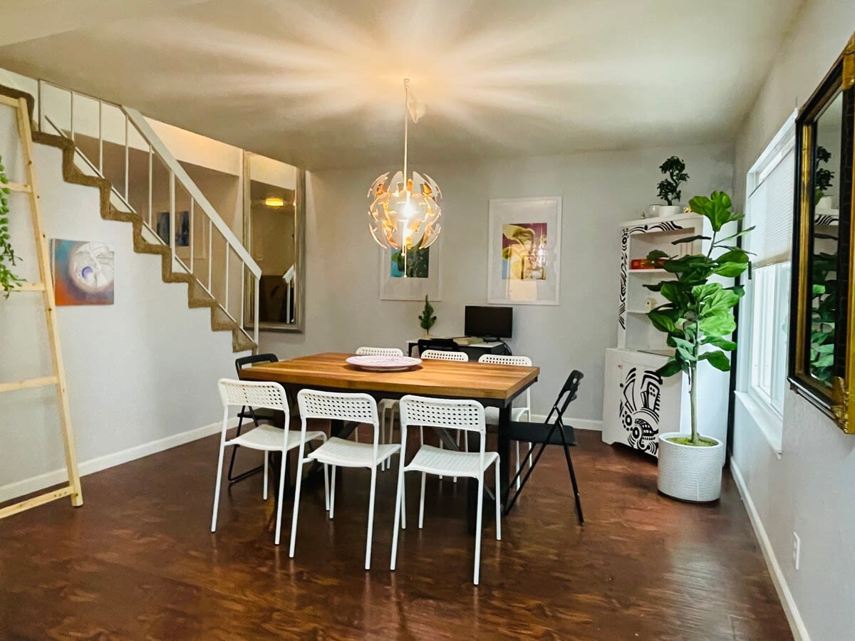 Artists Condo GAME ROOM Patio near UC Med Center
