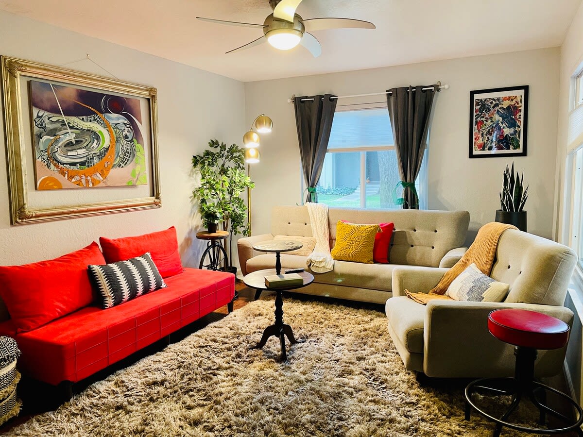 Artists Condo GAME ROOM Patio near UC Med Center