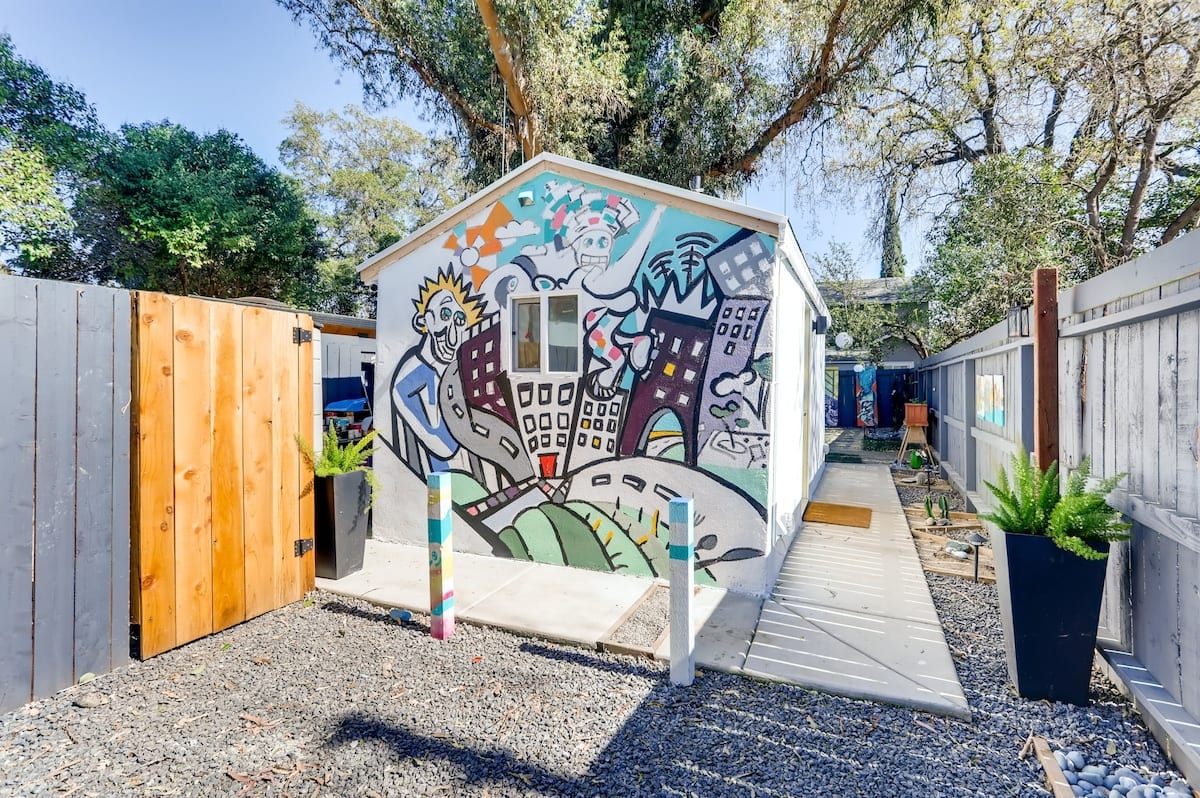 TINY ART HOUSE near the beat