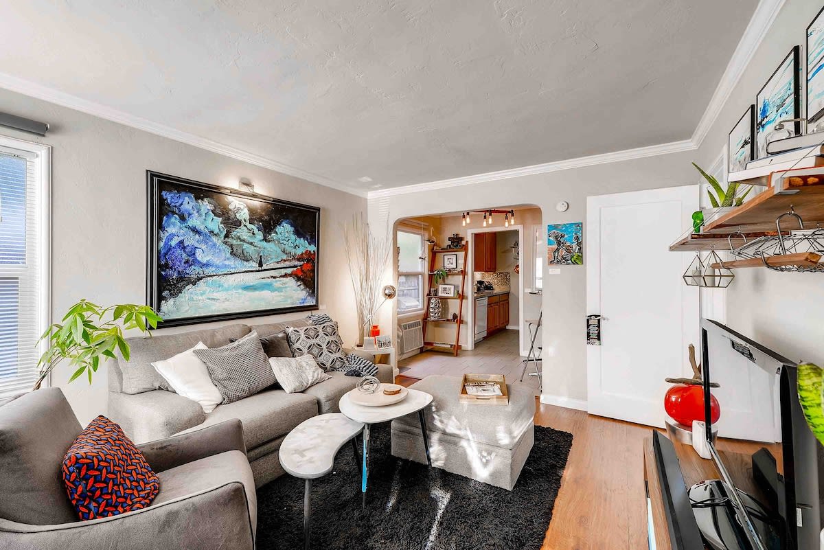 Smart, Eclectic ART HOUSE near the beat.