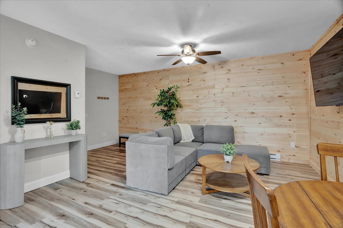 Stylish Pocono 1BR | Firepits Pickleball | Pets OK