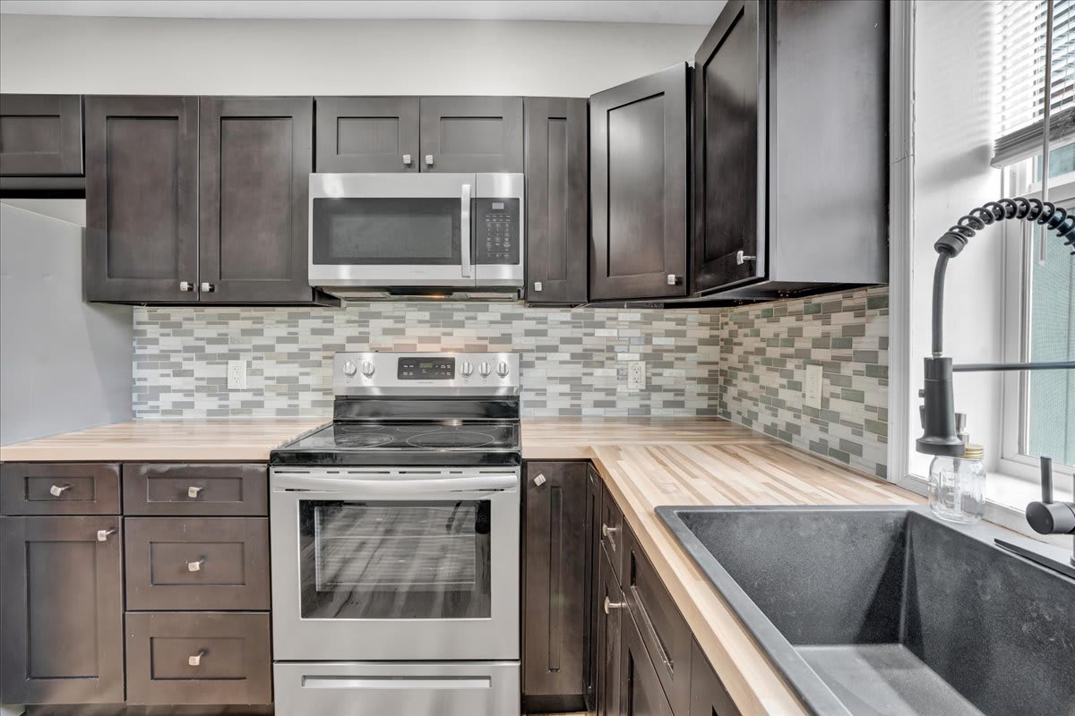 Stylish Pocono 1BR | Firepits Pickleball | Pets OK