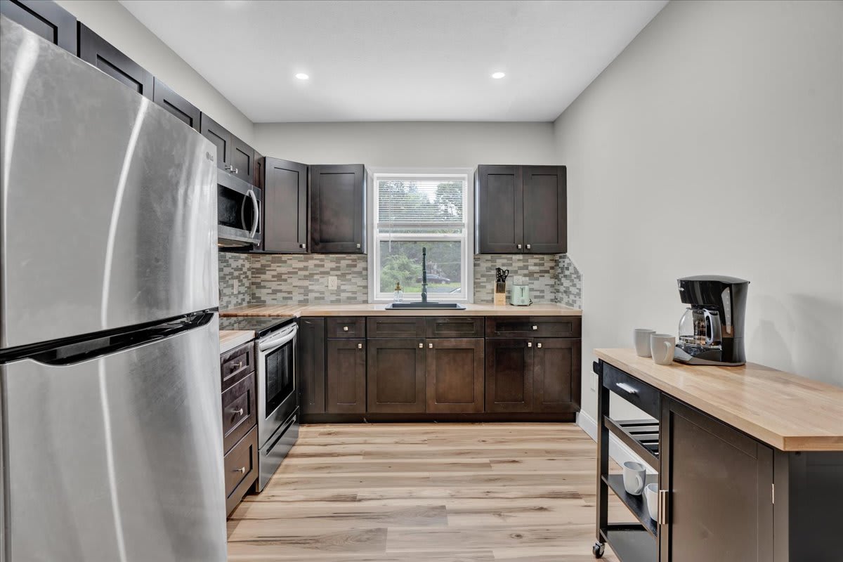 Stylish Pocono 1BR | Firepits Pickleball | Pets OK
