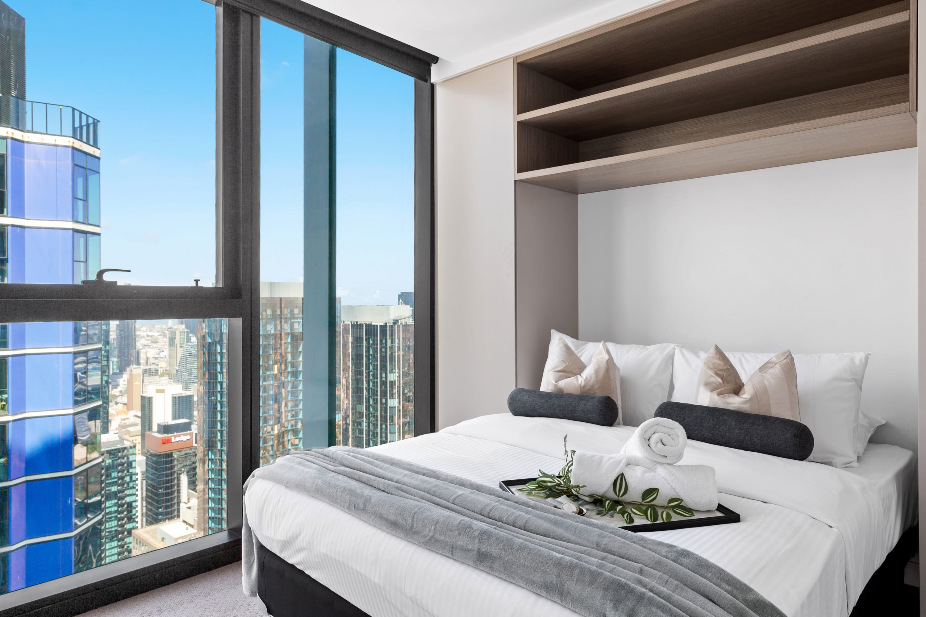 A Cozy & Comfy 2BR Apt Up in the Clouds Near CBD — Melbourne, Victoria — vacation rental
