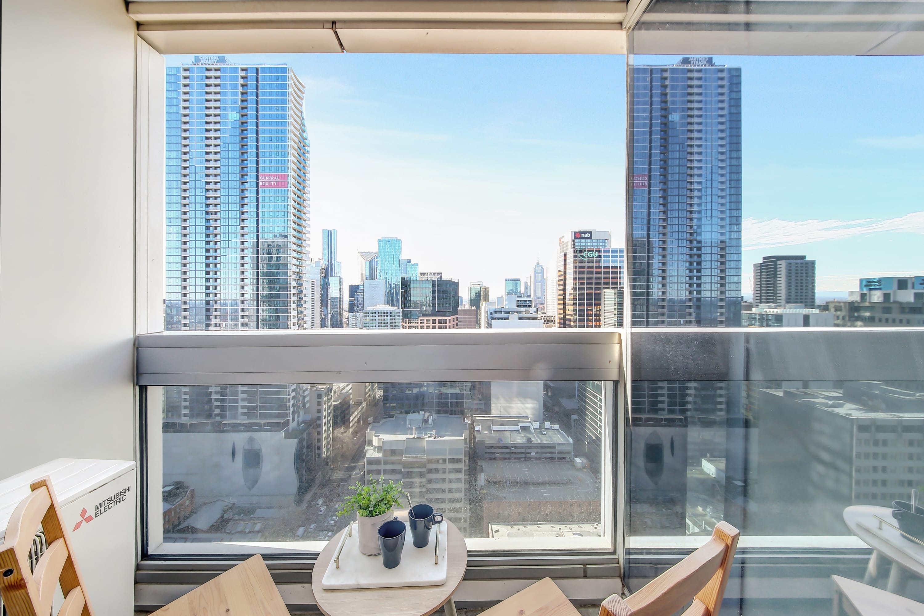 A Cozy Pet-friendly 2BR Near Southern Cross, Views — Melbourne, Victoria — vacation rental