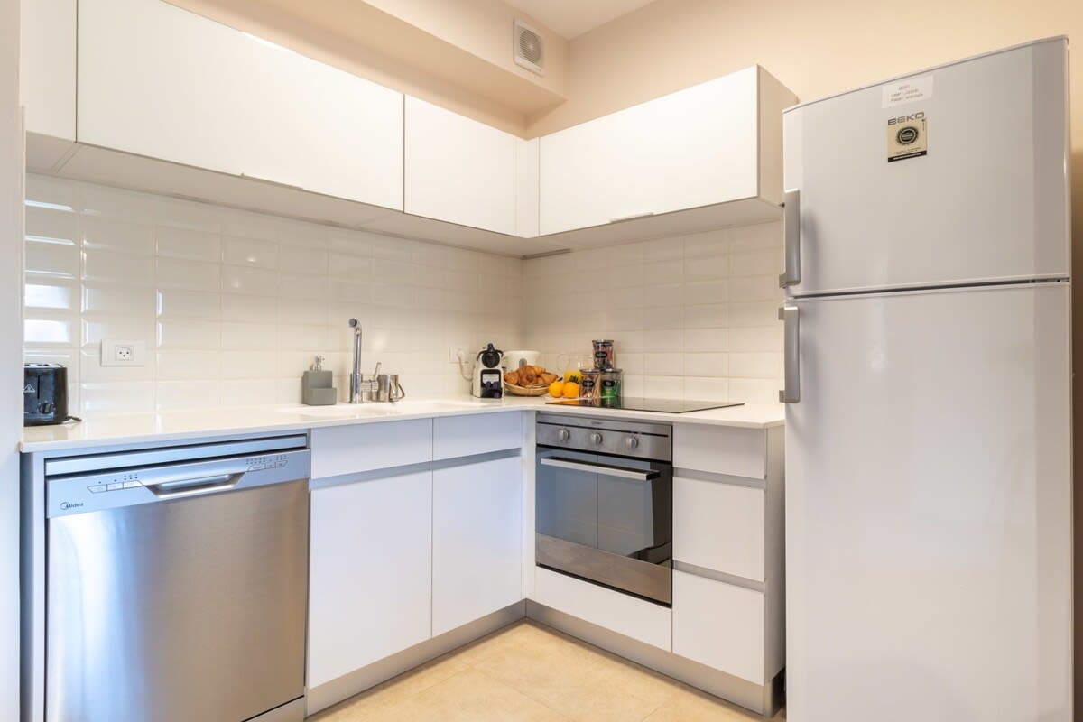 Haneviim court 1 bedroom photo 13