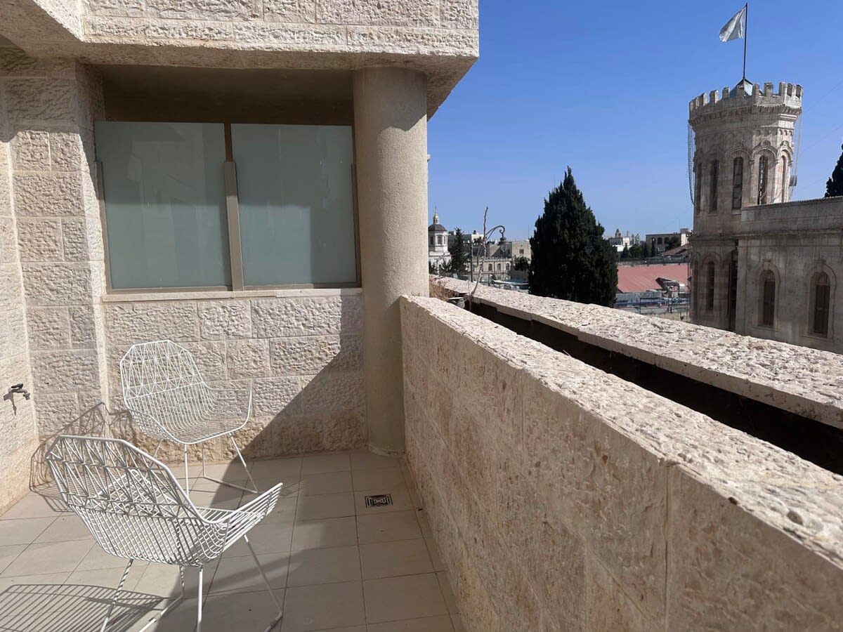 Luxurious Downtown Jerusalem Retreat with Balcony & Parking photo 42