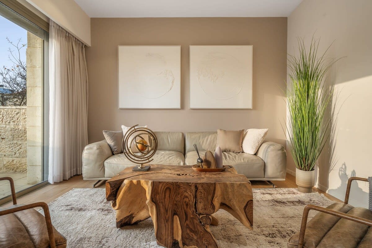 Luxurious Downtown Jerusalem Retreat with Balcony & Parking photo 11