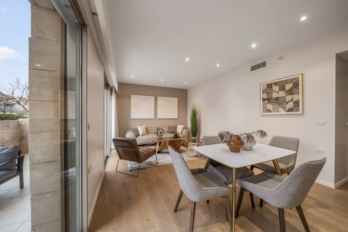Luxurious Downtown Jerusalem Retreat with Balcony & Parking photo 17