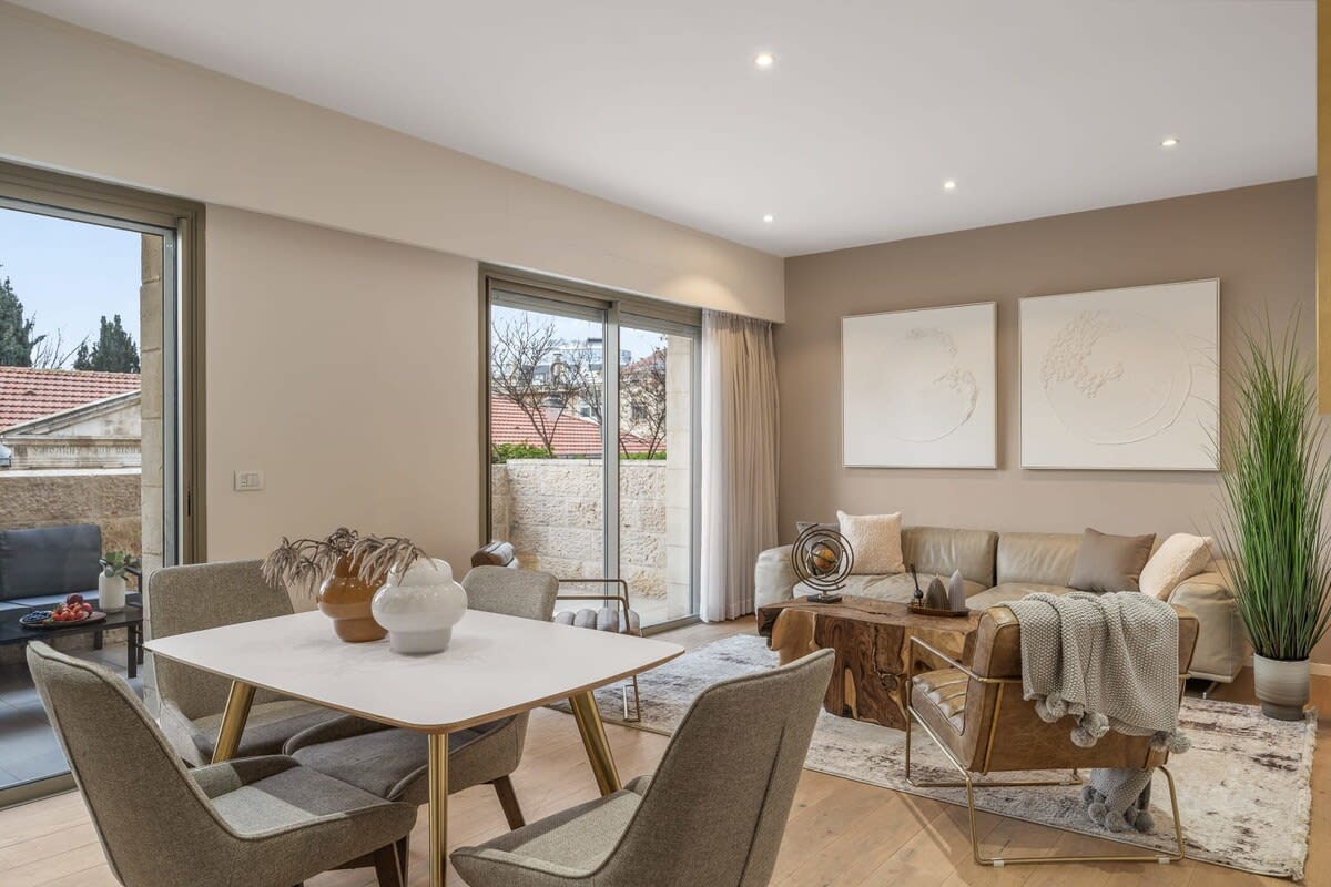 Luxurious Downtown Jerusalem Retreat with Balcony & Parking photo 16