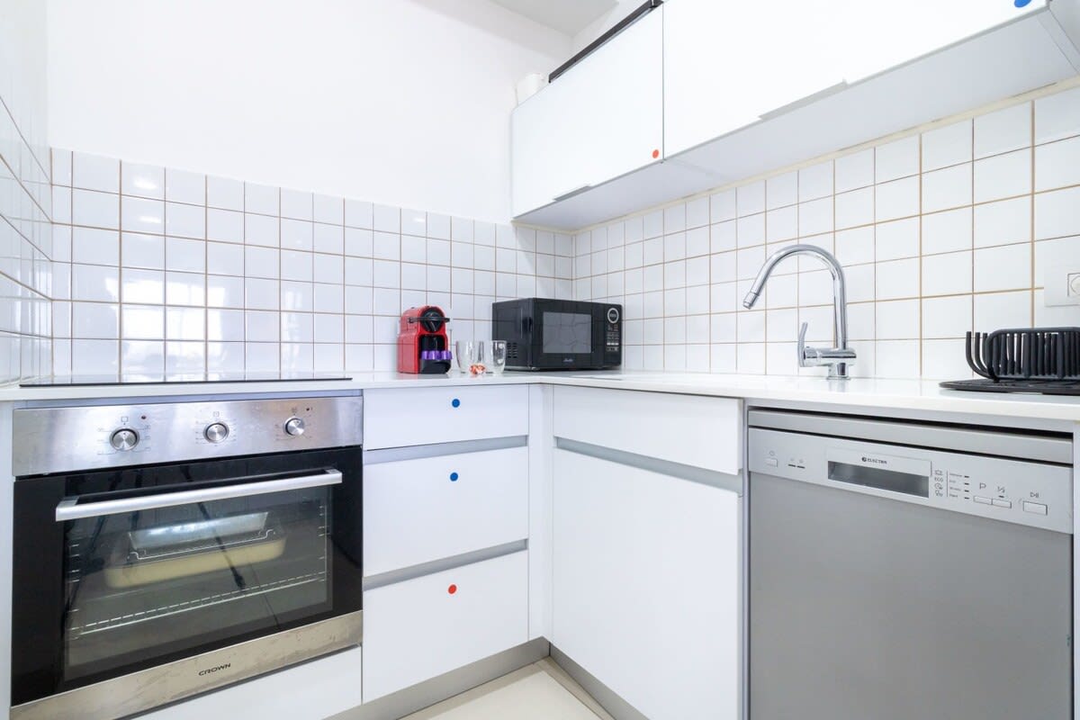 Haneviim Court: 1BR Apartment in Jerusalem photo 12