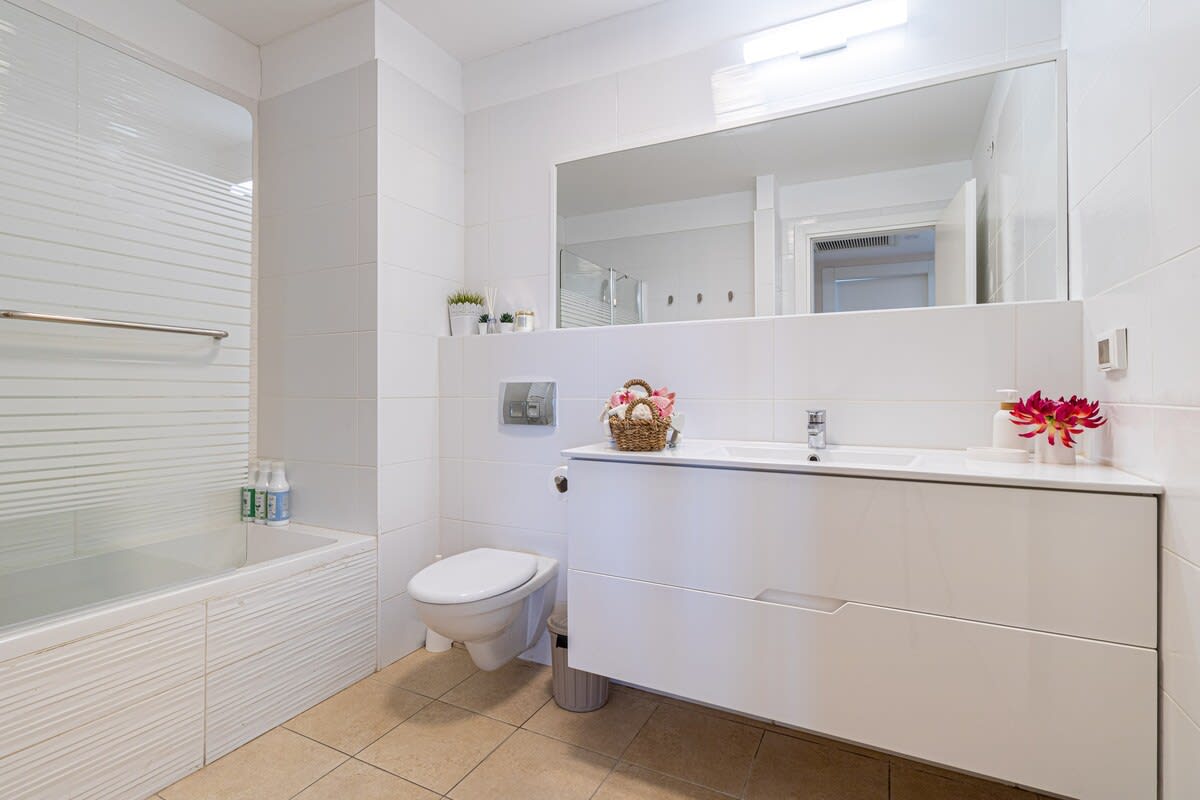 Haneviim Court: 1BR Apartment in Jerusalem photo 9