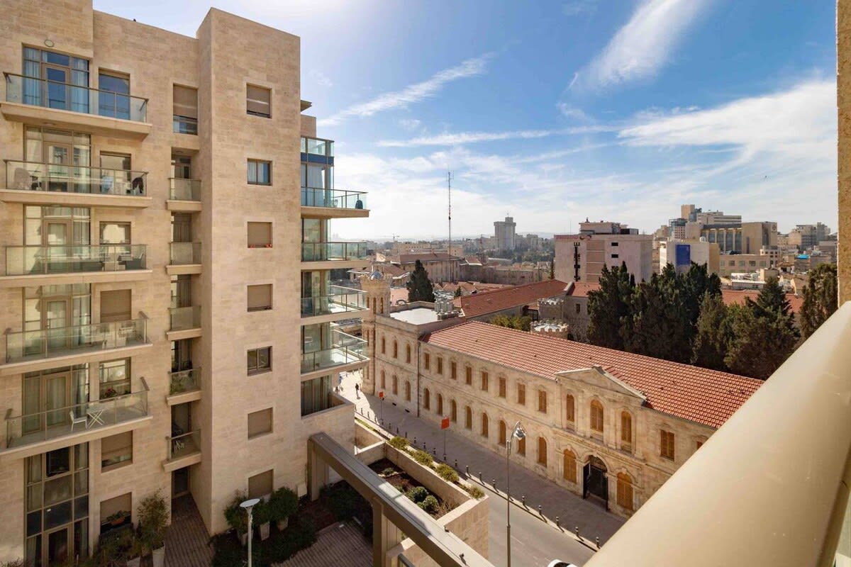 Amazing 1 bedroom in best location/parking photo 12