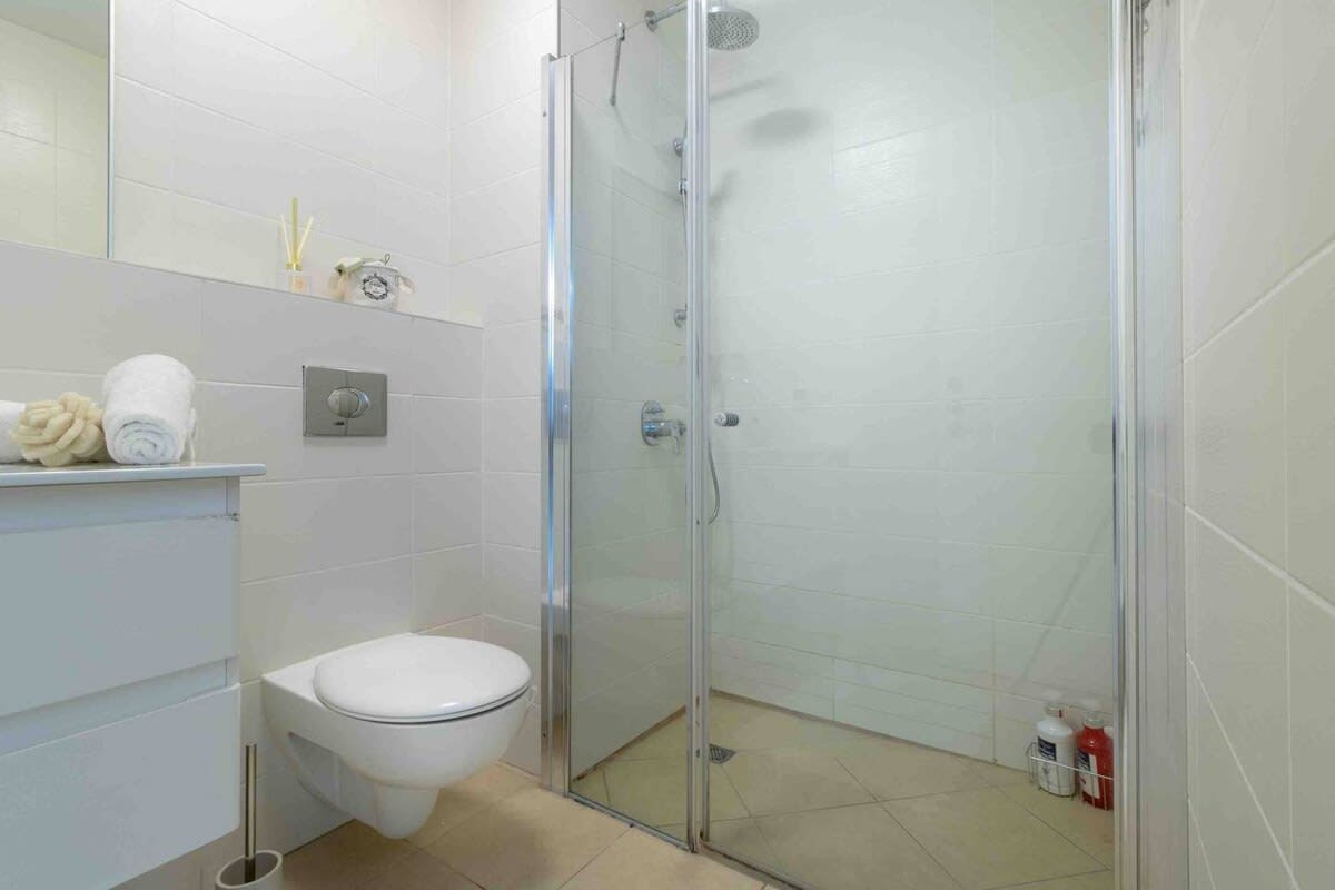 Amazing 1 bedroom in best location/parking photo 25
