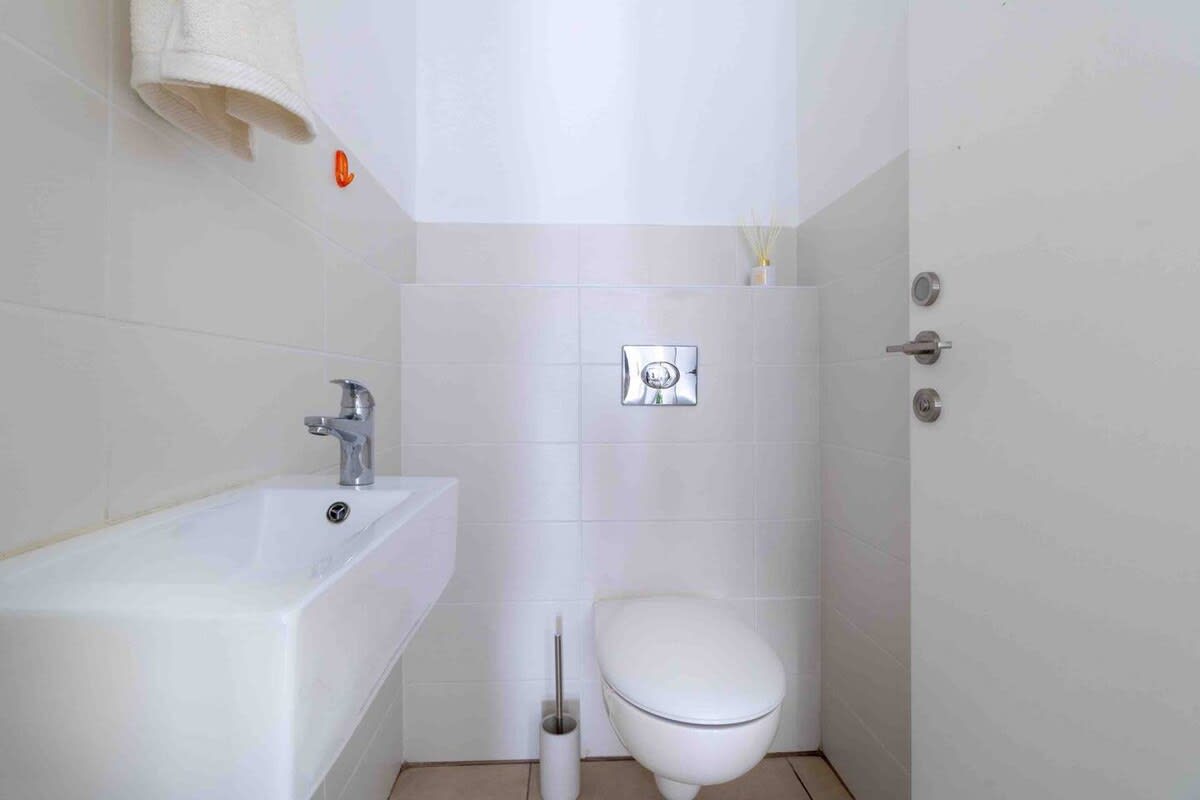 Amazing 1 bedroom in best location/parking photo 18